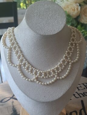 vintage Avon 1987 "Pearlized Lace" necklace